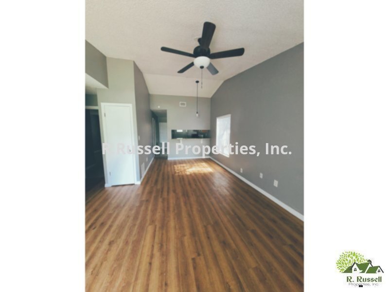 Primary Photo - Great duplex available for immediate move ...