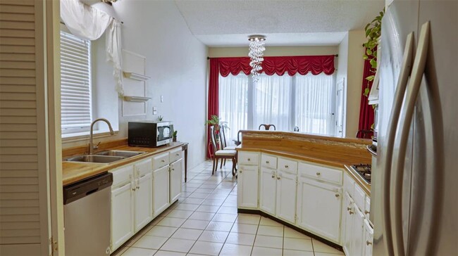 Building Photo - 2308 Spring Wagon Ln