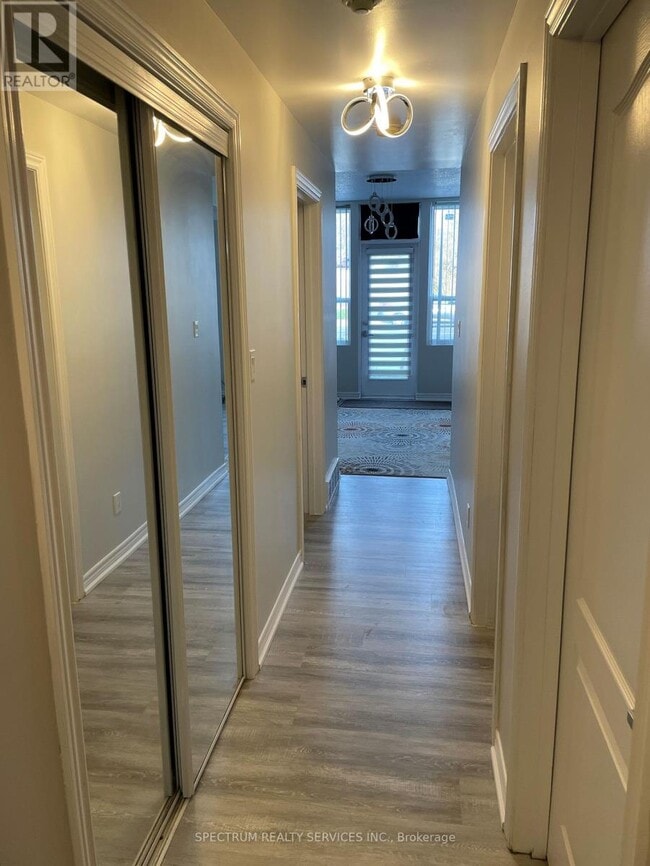 Photo du bâtiment - 6350 Dorchester Rd