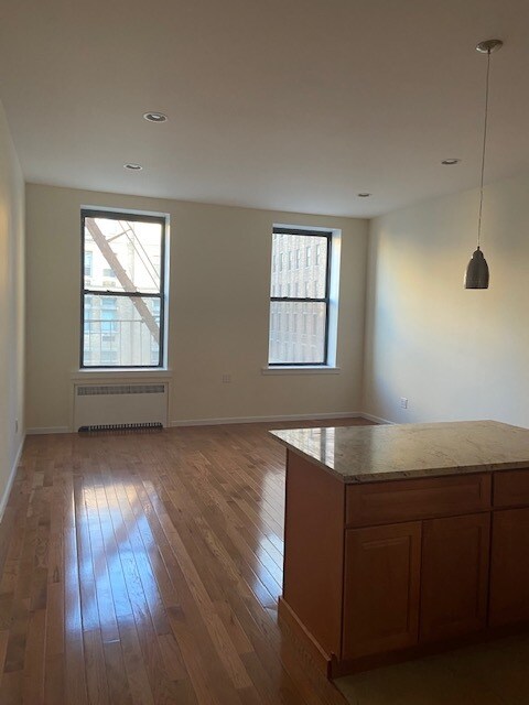 Building Photo - 215 2nd Ave