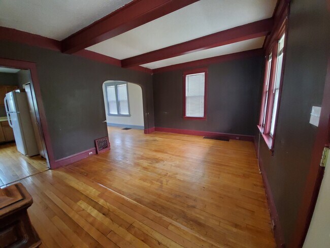 Foto del edificio - 922 N 13th Ave E