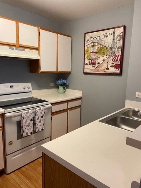 Kitchen - 340 Cunat Blvd