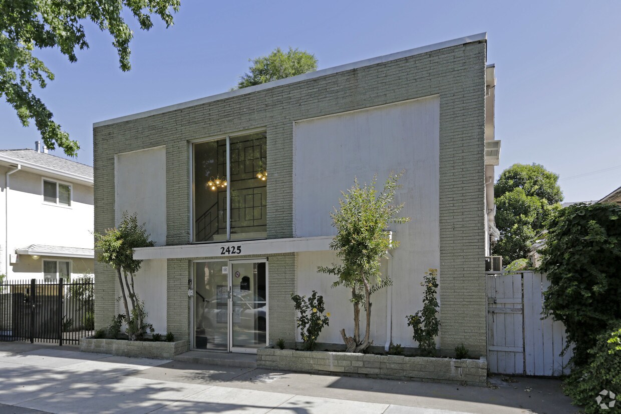 Primary Photo - 2425 Q St