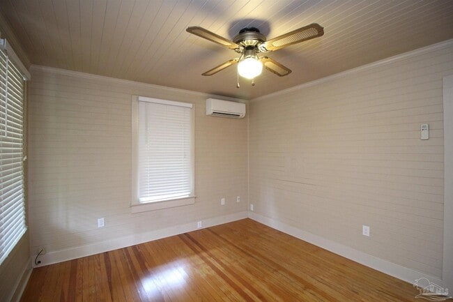 Building Photo - 3102 E De Soto St