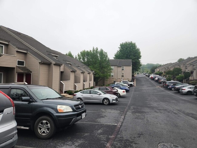 Building Photo - 1394 Bradley Dr