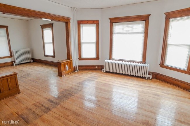 Building Photo - 317 30th Ave N