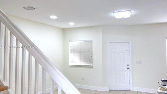 Building Photo - 1525 SE 31st Ct