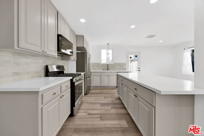 Foto del edificio - 1213 Thompson Ave