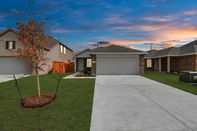 Building Photo - 1611 Windrose Bnd