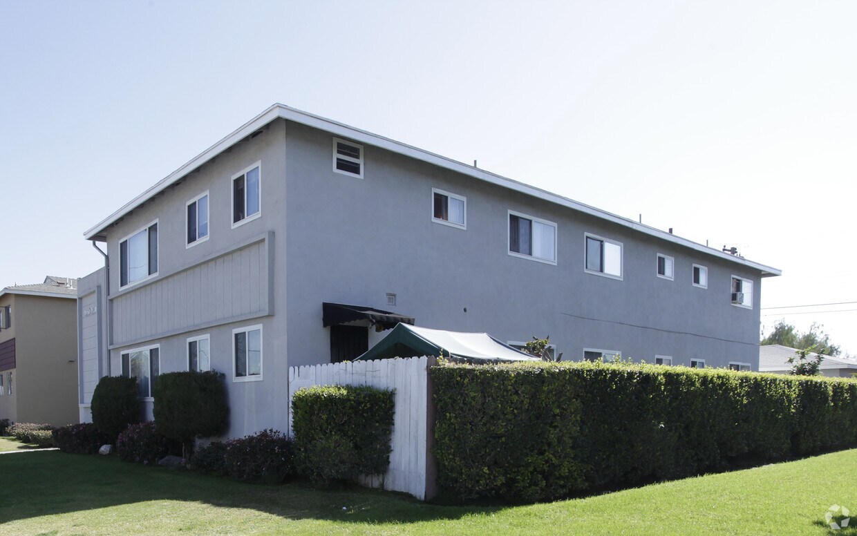 Building Photo - 1312-1316 1/2 W Valencia Dr