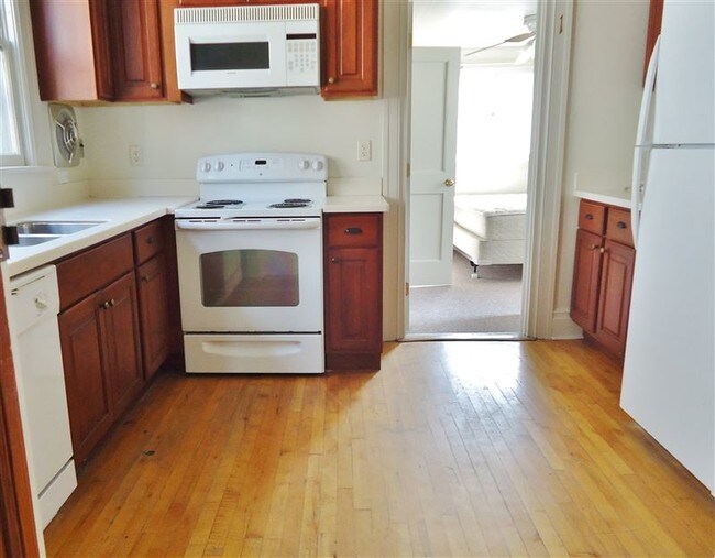 Building Photo - 5 br, 2 bath House - 1327 S State St 1327 ...