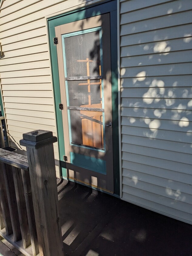 Entry - 421 Central Ave