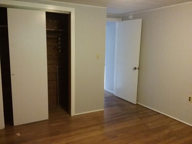 Building Photo - 2-bedroom 1st floor apartment for rent in ...