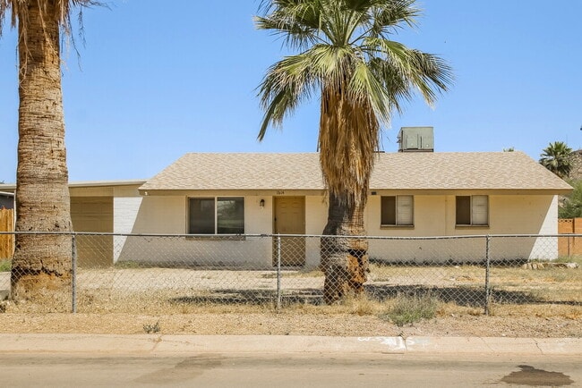 Building Photo - 1614 W Brown St