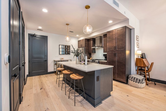 Building Photo - 5 Gadsdenboro St