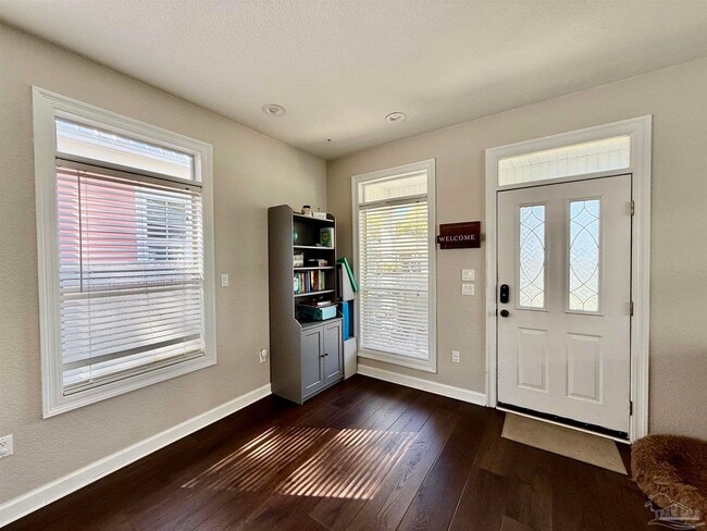 Building Photo - 1313 E Strong St