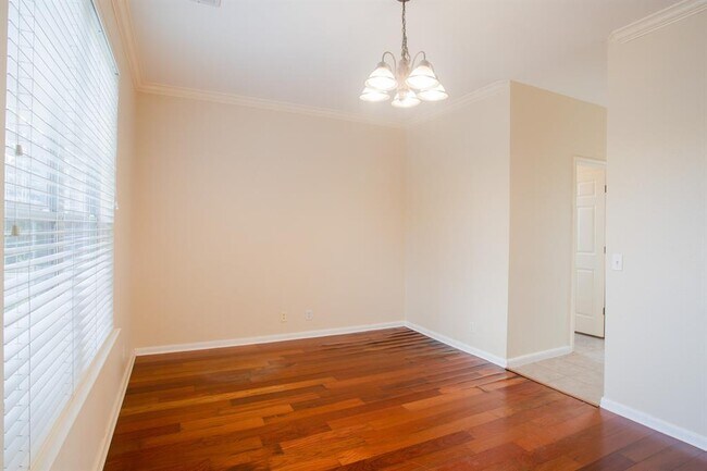 Foto del edificio - 4001 Barlow Dr