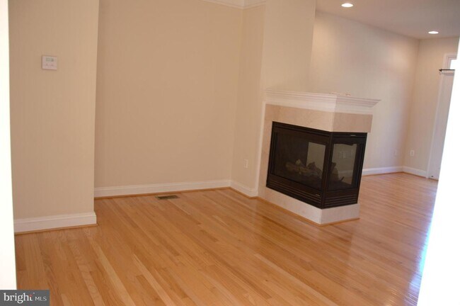 Building Photo - 4067 Columbia Pike