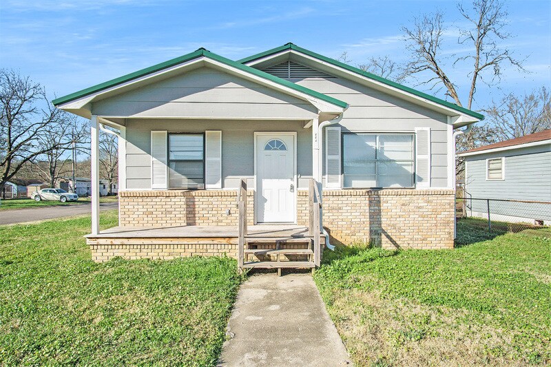 Primary Photo - 600 6th Ave N