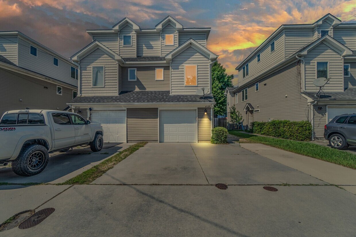 Primary Photo - Luxury rental in prime location of Chesape...