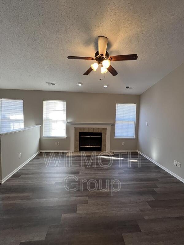 Foto del edificio - 5858 Rolling Bluff Ln