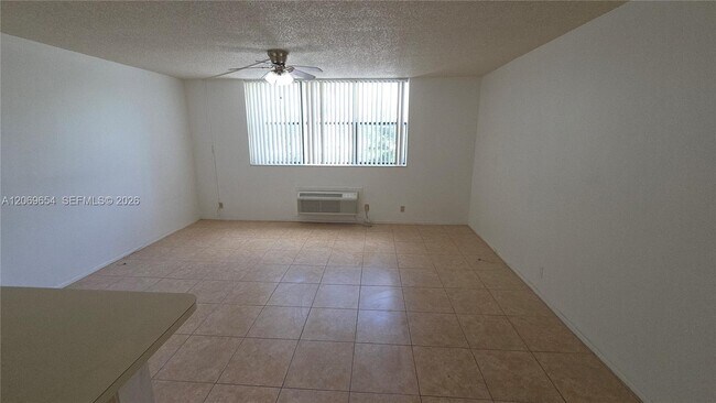 Foto del edificio - 2501 Riverside Dr