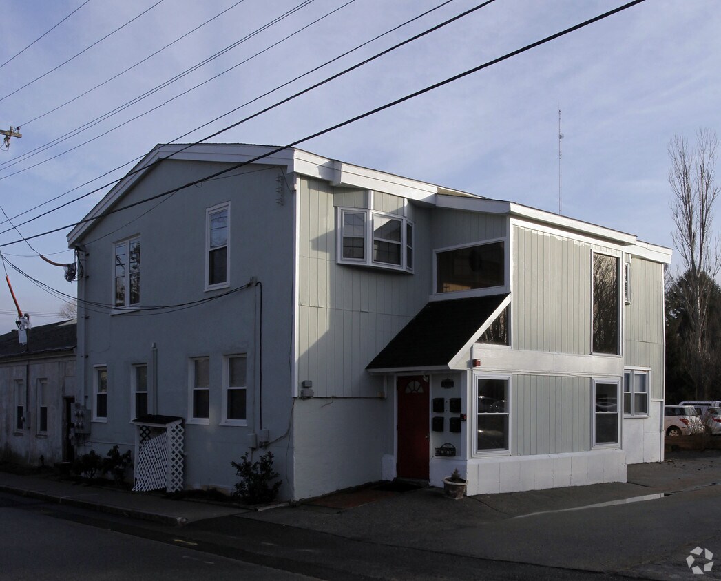 Primary Photo - 33 Halsey St