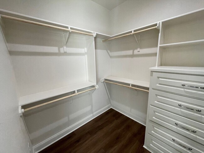 Foto del edificio - Beautifully Maintained New Build in Midway...