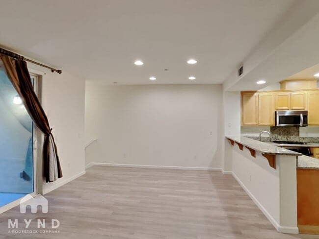 Building Photo - 715 Modern Ice Dr