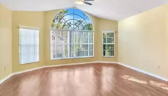 Photo - Spacious 3 bedroom condo, perfectly located near shopping & attractions!