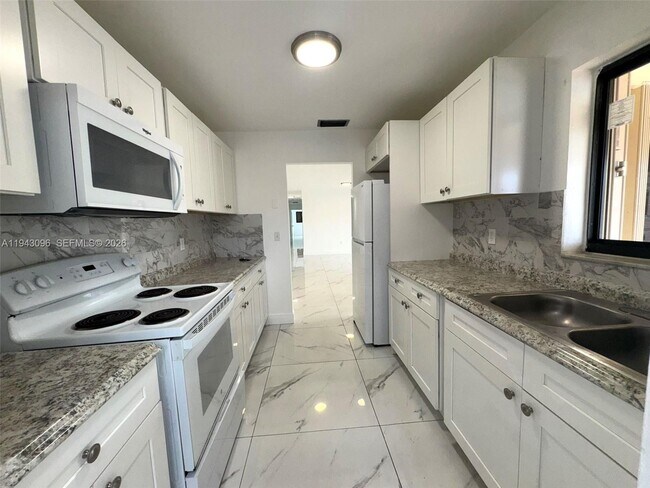 Building Photo - 1150 SE 9th Ave