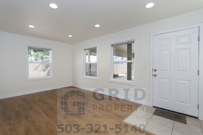 Building Photo - GPM639 - 2801-2803 SE 125th Avenue (T2)