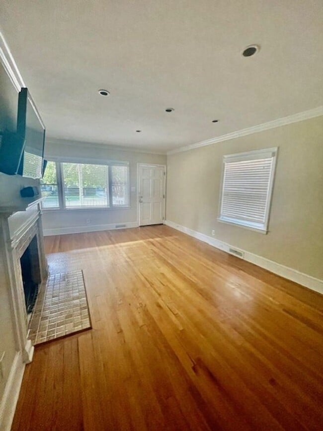 Building Photo - Coming soon - this home is currently being enjoyed by another resident but will be available soon...