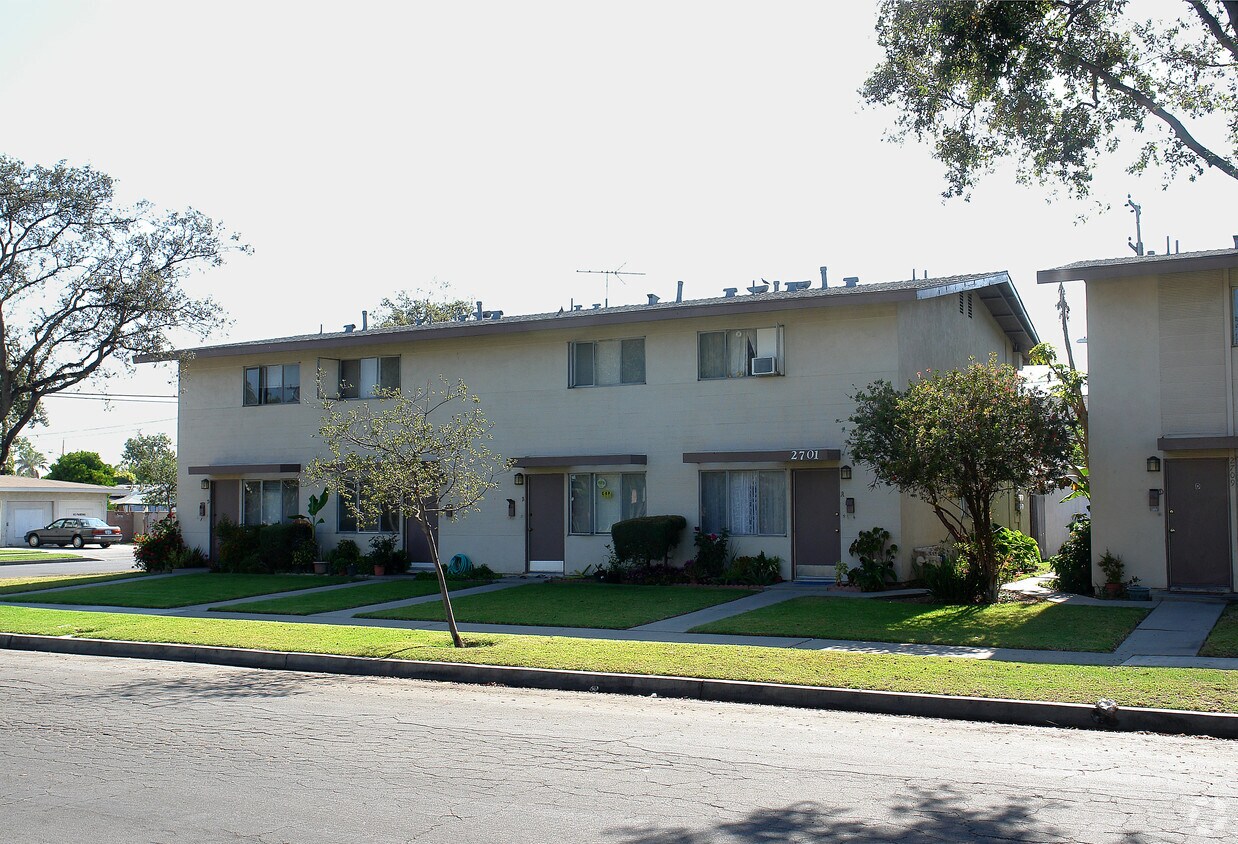 Building Photo - 2701 S Rosewood Ave
