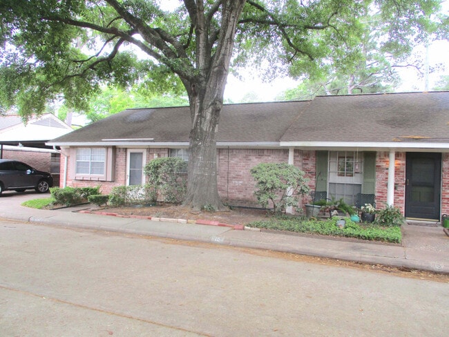 Building Photo - Beautifully updated condo in quite community