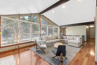 Building Photo - 8682 Alpen Cir