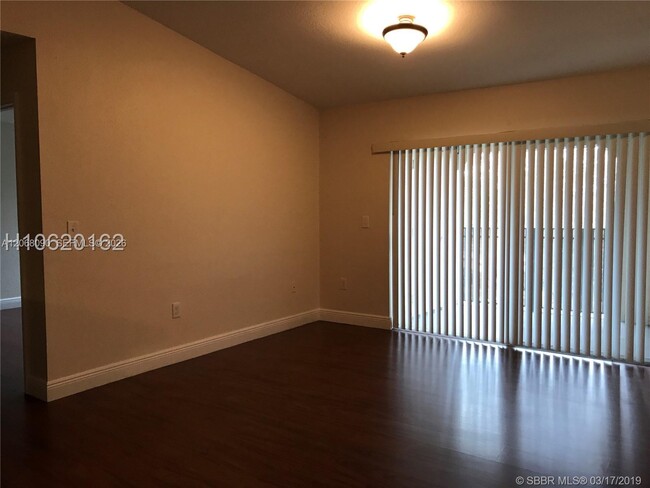 Foto del edificio - 2520 Centergate Dr