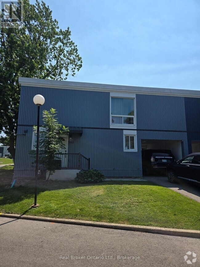 Building Photo - 25-B25 Britten Close