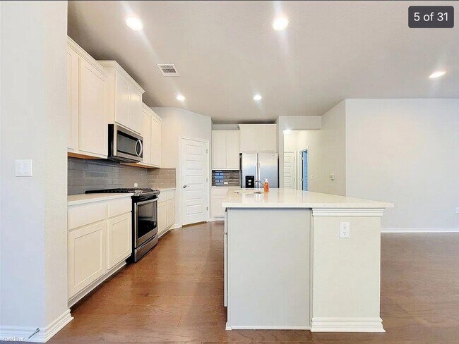 Building Photo - 9006 Gage Dr