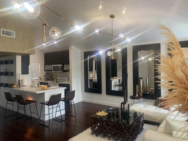 Foto principal - 2861 N Oakland Forest Dr