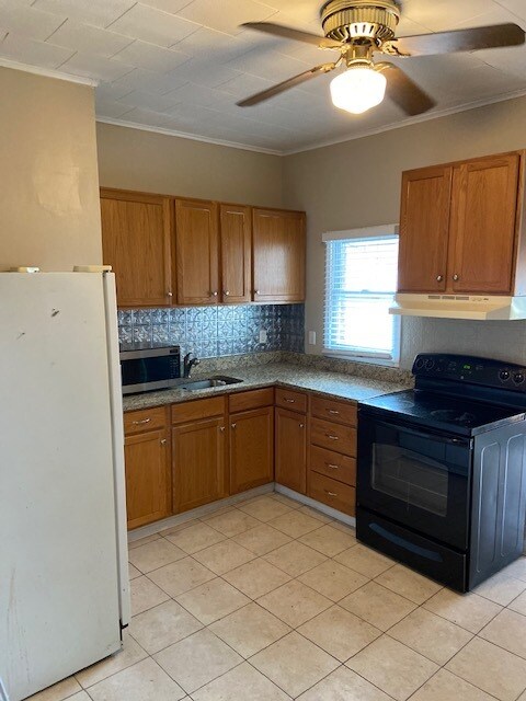 Kitchen - 4146 Falls Rd