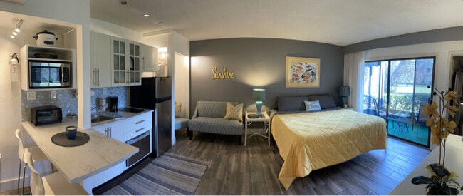 Building Photo - 700 Olde Camelot Cir