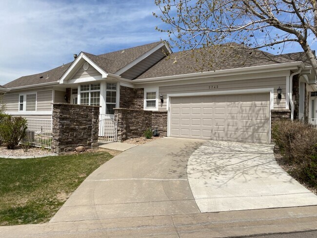 Building Photo - 5742 Crestwood Dr