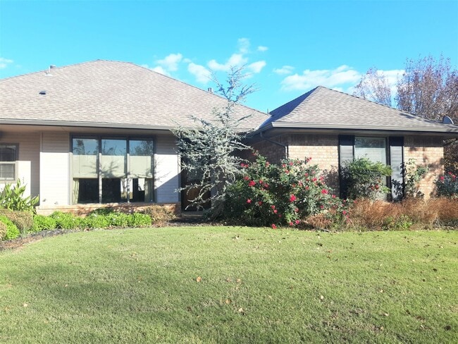 Foto del edificio - 8000 Pleasant Oaks Dr