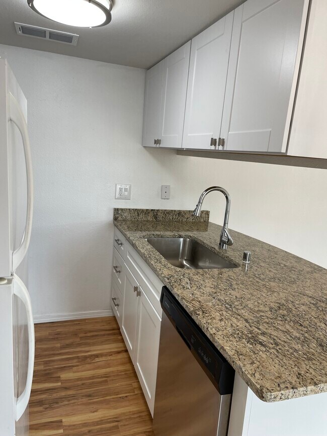 Building Photo - 2604 Muriel St NE