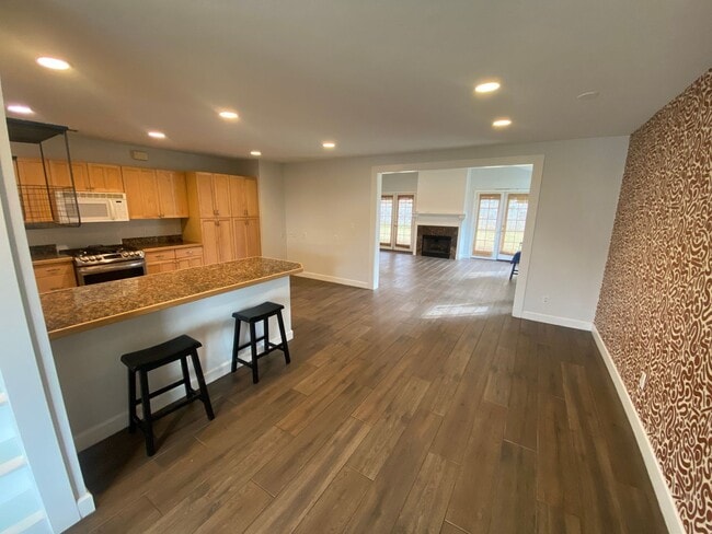 Building Photo - Beautifully Renovated 3 Bed 2 Bath on 17th Av South of Northern
