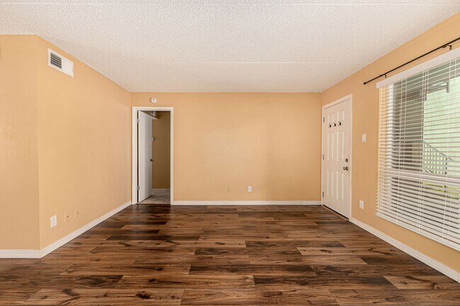 Foto del edificio - Spacious PHX Condo