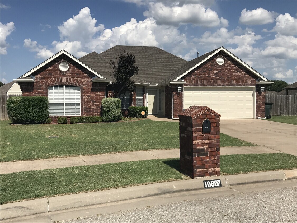 Primary Photo - Beautiful 4 Bedroom Country Estates Home I...
