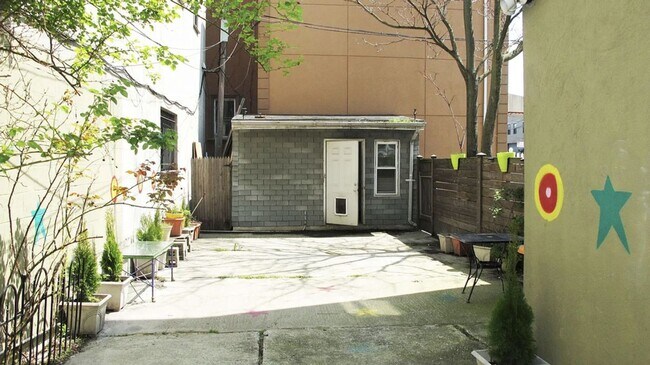 Building Photo - MCGUINNESS BOULEVARD