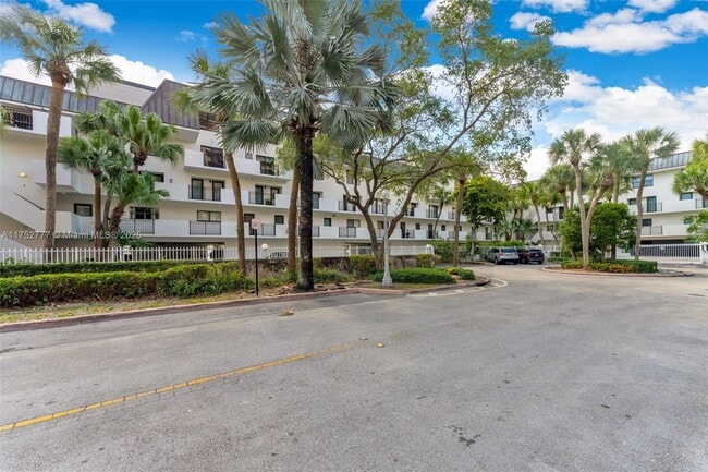 Building Photo - 6901 Edgewater Dr